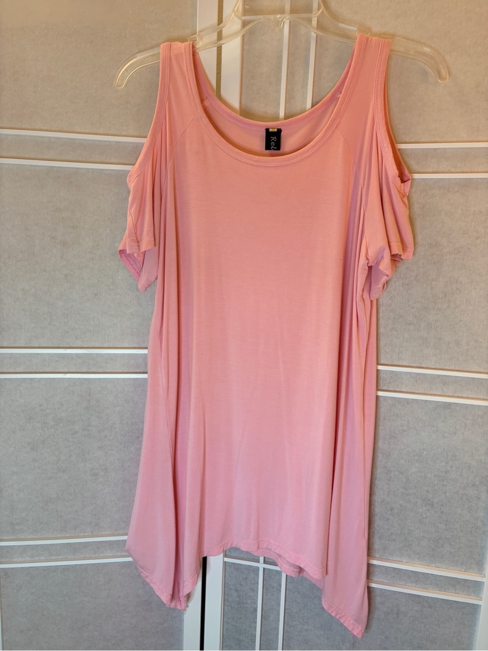 Cold-Shoulder Asymmetric Tunic Top in Soft Pink Sz S